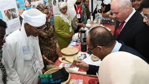 معرض "ملتقى الثقافات" يحتضن تنوع الجنسيات والإبداع الطلابي بجامعة القناة معرض "ملتقى الثقافات" يحتضن تنوع الجنسيات والإبداع الطلابي بجامعة القناة