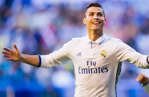 مفاجأة.. إجابة ريال مدريد على طلب الجماهير بعودة رونالدو.