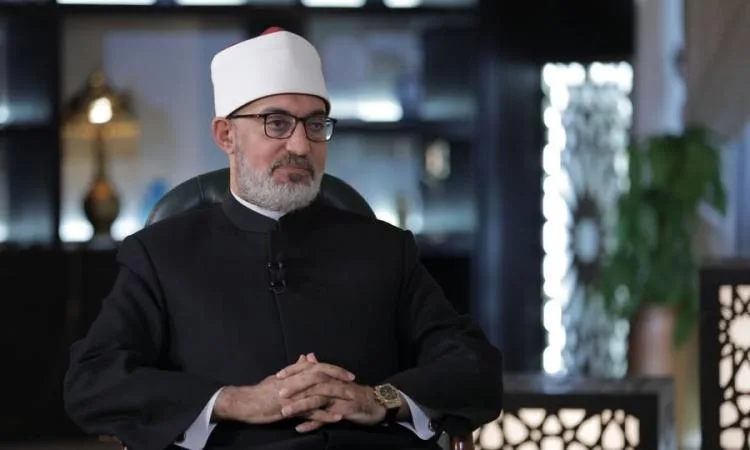 مفتي الجمهورية يُستنكر اقتحام المستوطنين والوزراء من الكيان المحتل للمسجد الأقصى مفتي الجمهورية يُستنكر اقتحام المستوطنين والوزراء من الكيان المحتل للمسجد الأقصى
