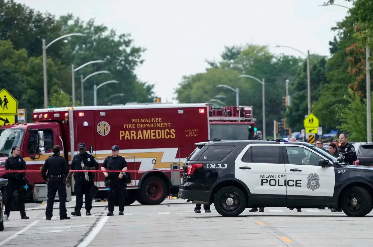 مقتل 3 أشخاص وإصابة 5 في حادث إطلاق نار بولاية أريزونا الأمريكية مقتل 3 أشخاص وإصابة 5 في حادث إطلاق نار بولاية أريزونا الأمريكية