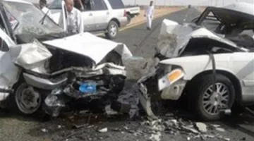 مقتل شخص وإصابة ثلاثة آخرين في حادث تصادم بين سيارتين بالنزهة