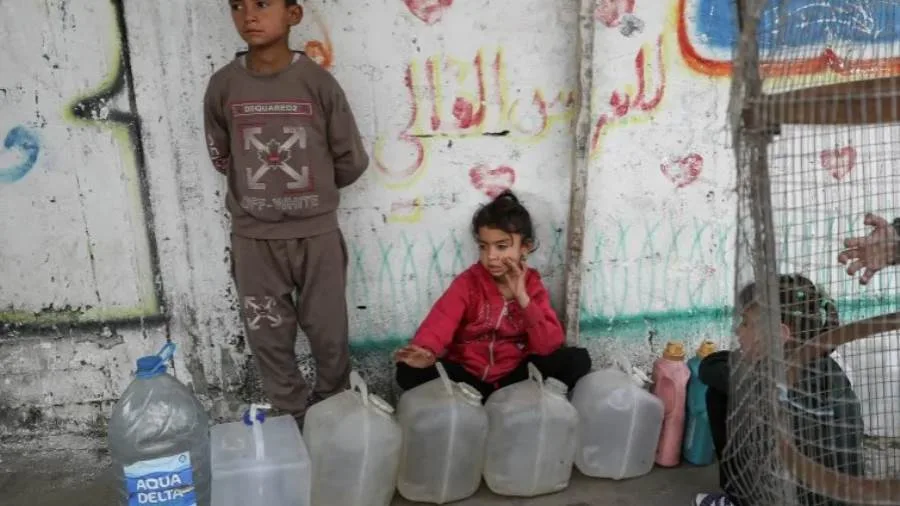 مقرر أممي: قطع الاحتلال لمياه الشرب في قطاع غزة قنبلة صامتة لكنها مميتة مقرر أممي: قطع الاحتلال لمياه الشرب في قطاع غزة قنبلة صامتة لكنها مميتة