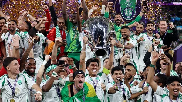 مكافآت مالية ضخمة لـ لاعبي الأهلي السعودي بعد التتويج بدوري أبطال آسيا مكافآت مالية ضخمة لـ لاعبي الأهلي السعودي بعد التتويج بدوري أبطال آسيا