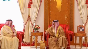 ملك البحرين يستقبل البنيان ويثني على “مستشفى عبدالله”