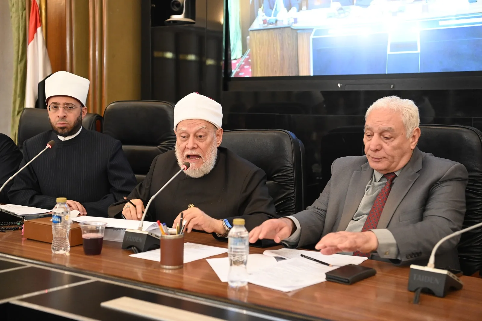 ممثل الأزهر يرد على لوم رئيس دينية النواب.. :«موقفنا واضح وصريح برفض مشروع قانون تنظيم الفتوى» ..صور ممثل الأزهر يرد على لوم رئيس دينية النواب.. :«موقفنا واضح وصريح برفض مشروع قانون تنظيم الفتوى» ..صور