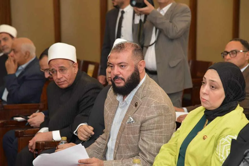 ممثل حزب النور يتراجع عن موقفه تجاه مشروع تنظيم الفتوى ويعتذر للجنة الدينية لهذا السبب ممثل حزب النور يتراجع عن موقفه تجاه مشروع تنظيم الفتوى ويعتذر للجنة الدينية لهذا السبب