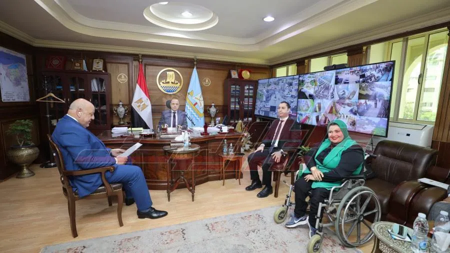 مناقشة عدد من الملفات ومشاكل الدوائر مع أعضاء مجلسي النواب والشيوخ مناقشة عدد من الملفات ومشاكل الدوائر مع أعضاء مجلسي النواب والشيوخ