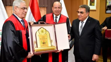 منح الدكتوراه الفخرية للنائب العام من جامعة المنصورة