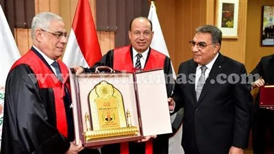 منح الدكتوراه الفخرية للنائب العام من جامعة المنصورة تقديرًا لإسهاماته في دعم العدالة منح الدكتوراه الفخرية للنائب العام من جامعة المنصورة تقديرًا لإسهاماته في دعم العدالة