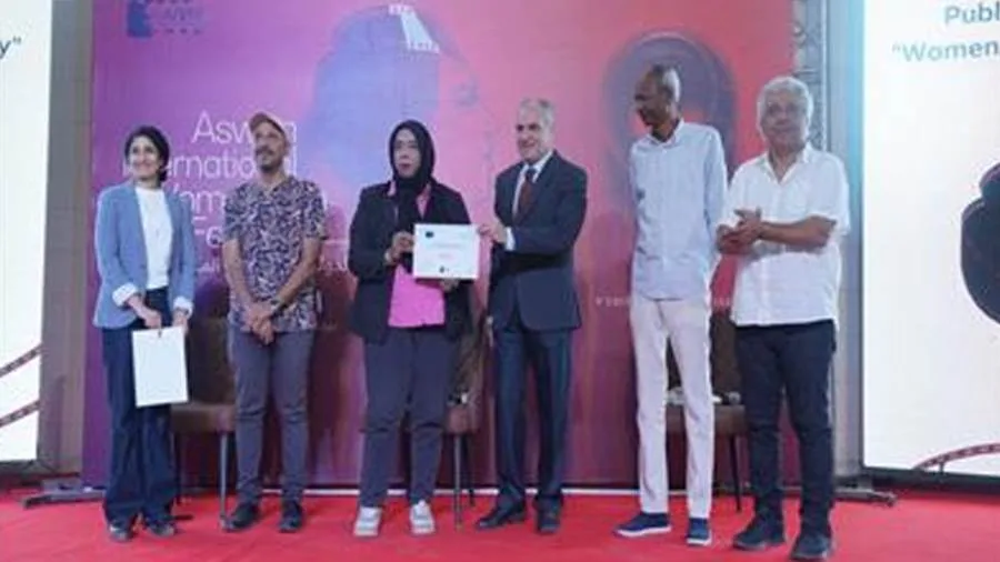 مهرجان أسوان لأفلام المرأة يختتم فعالياته الجماهيرية بإعلان ٣ منح للأفلام مهرجان أسوان لأفلام المرأة يختتم فعالياته الجماهيرية بإعلان ٣ منح للأفلام