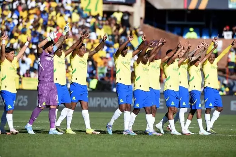 موكوينا: التزمت منذ 2022 بالفوز بلقب أفريقيا.. والفرصة سانحة الآن أمام بيراميدز. موكوينا: التزمت منذ 2022 بالفوز بلقب أفريقيا.. والفرصة سانحة الآن أمام بيراميدز.