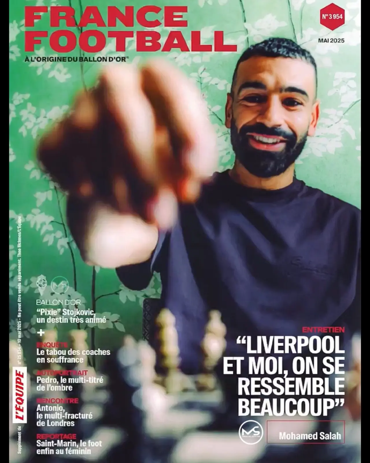 مُرشحًا للكرة الذهبية.. محمد صلاح يتصدر غلاف مجلة "فرانس فوتبول" (صورة) مُرشحًا للكرة الذهبية.. محمد صلاح يتصدر غلاف مجلة "فرانس فوتبول" (صورة)