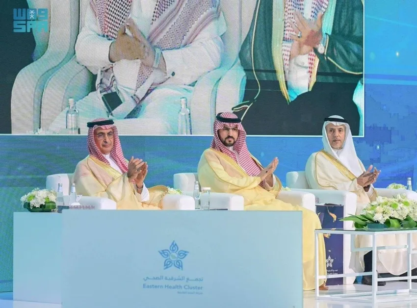 نائب أمير المنطقة الشرقية يشرف على حفل تخرج أكثر من 600 طالب وطالبة من منتسبي تجمع الشرقية الصحي