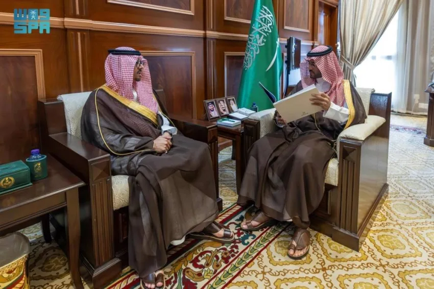 نائب أمير حائل يستعرض التقرير السنوي لهيئة تطوير المنطقة نائب أمير حائل يستعرض التقرير السنوي لهيئة تطوير المنطقة