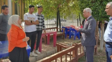 نائب رئيس جامعة أسيوط يقوم بجولة للاطلاع على تحسين خدمات إدارة رعاية الطلاب وتوسيع شبكة الإنترنت.