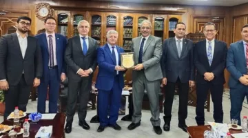 نائب رئيس جامعة الأزهر يبحث سبل التعاون العلمي مع سفير أذربيجان