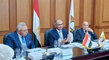 نائب وزير الإسكان يعقد اجتماعاً لتحديث منظومة أكواد مياه الشرب والصرف