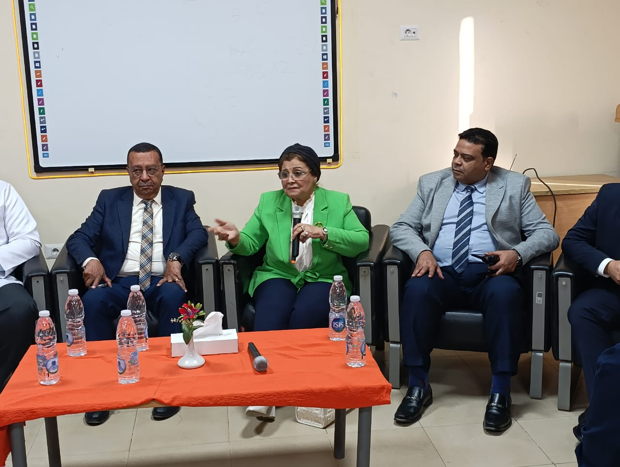 نائب وزير الصحة تتفقد عددًا من المنشآت الصحية بمحافظة أسوان.. وتوصي بدعم الرضاعة الطبيعية وتوسيع غرف المشورة الأسرية نائب وزير الصحة تتفقد عددًا من المنشآت الصحية بمحافظة أسوان.. وتوصي بدعم الرضاعة الطبيعية وتوسيع غرف المشورة الأسرية