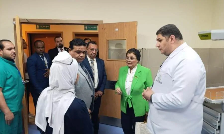 نائب وزير الصحة يتفقد عددا من المنشآت الطبية بمحافظة أسوان نائب وزير الصحة يتفقد عددا من المنشآت الطبية بمحافظة أسوان