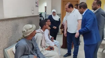 نائب وزير الصحة يوجه بإحالة مسؤولين للتحقيق خلال تفقده المنشآت الطبية بأسوان.. واستبعاد مدير إدارة المستشفيات