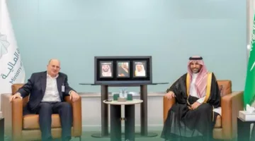 نائب وزير المالية يناقش القضايا ذات الاهتمام المشترك مع رئيس مجلس إدارة «إتش إس بي سي»