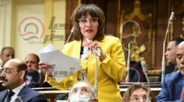 النائبة أماني الشعولي تؤكد على حق الصيادلة في تولي إدارة الصيدلية بعد استيفاء شروط الترخيص لمزاولة المهنة.