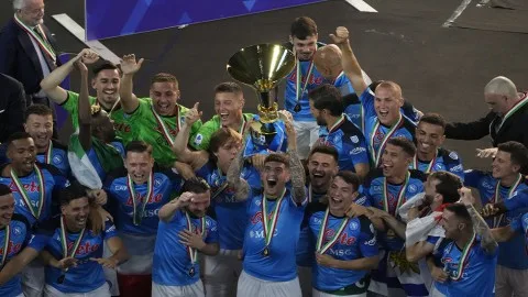 نابولي يحقق لقب الدوري الإيطالي للمرة الرابعة في تاريخه نابولي يحقق لقب الدوري الإيطالي للمرة الرابعة في تاريخه