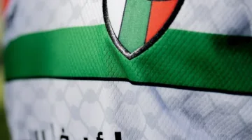 نادي بلستينو التشيلي يكشف عن قميصه الجديد لموسم upcoming بألوان العلم الفلسطيني