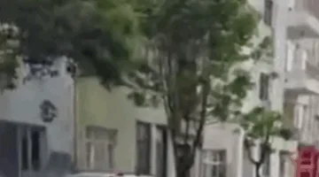 نجاة بأعجوبة من وسط النيران (فيديو)