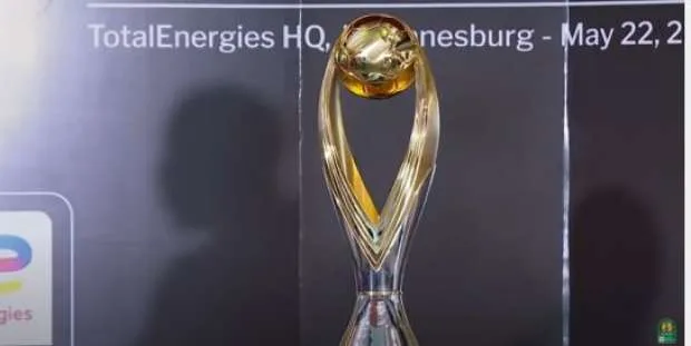 نجوم بيراميدز وصن داونز يتصورون مع الكأس الجديدة لأبطال إفريقيا نجوم بيراميدز وصن داونز يتصورون مع الكأس الجديدة لأبطال إفريقيا