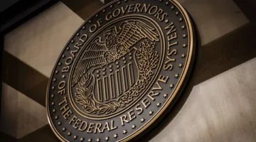 نص بيان بنك الاحتياطي الفيدرالي الأمريكي بعد تثبيت الفائدة للاجتماع الثالث على التوالي