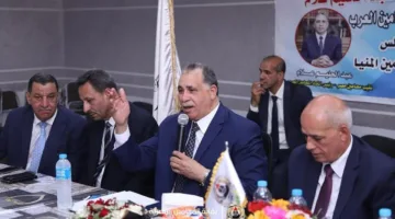 نقيب المحامين يلتقي بمحامي المنيا ويشدد: لن نتنازل عن موقفنا ضد زيادة الرسوم القضائية.