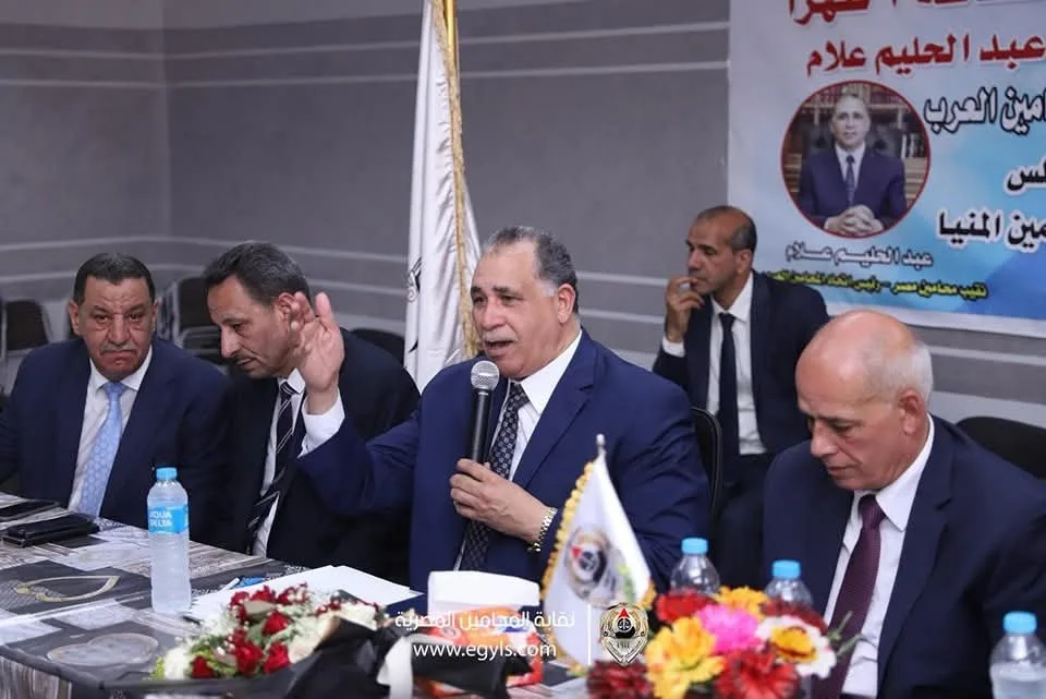 نقيب المحامين يلتقي بمحامي المنيا ويشدد: لن نتنازل عن موقفنا ضد زيادة الرسوم القضائية. نقيب المحامين يلتقي بمحامي المنيا ويشدد: لن نتنازل عن موقفنا ضد زيادة الرسوم القضائية.