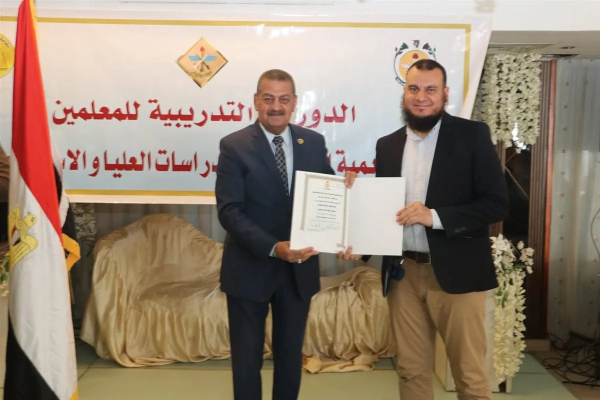 نقيب المعلمين يكرم 5 معلمات.. ويعلن تكريم شهري للمتميزين نقيب المعلمين يكرم 5 معلمات.. ويعلن تكريم شهري للمتميزين