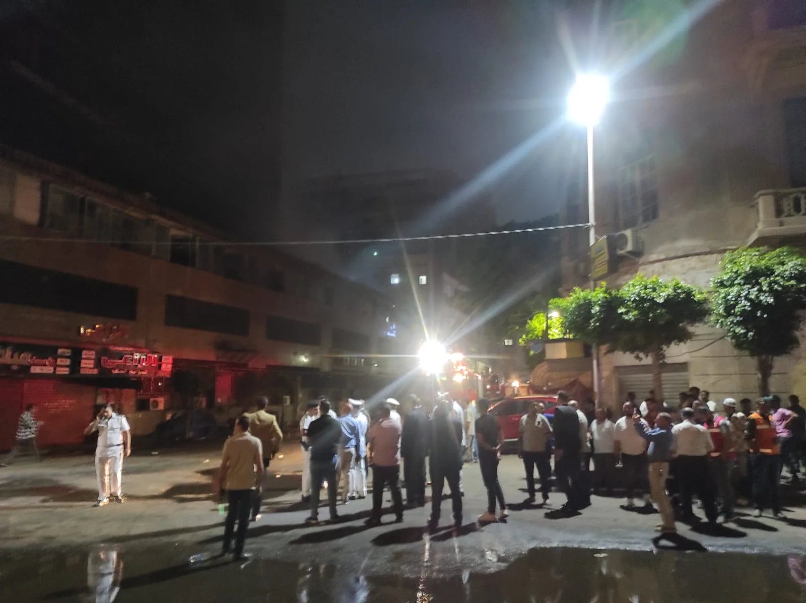 ننشر صورا جديدة من موقع حريق مقر الشركة القابضة بوسط البلد ننشر صورا جديدة من موقع حريق مقر الشركة القابضة بوسط البلد