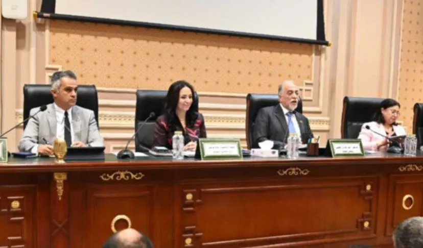 تضامن النواب توافق على موازنة وزارة التضامن.. والوزيرة: 87% من المخصصات موجهة للدعم والمنح والرعاية الاجتماعية تضامن النواب توافق على موازنة وزارة التضامن.. والوزيرة: 87% من المخصصات موجهة للدعم والمنح والرعاية الاجتماعية