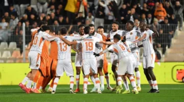 نهضة بركان يتغلب على سيمبا بهدفين ويقترب من الفوز بلقب الكونفدرالية