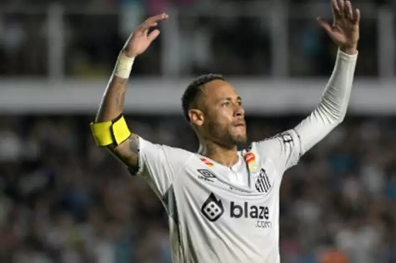 نيمار يعود إلى اللعب قبل أيام من الكشف عن قائمة المنتخب البرازيلي نيمار يعود إلى اللعب قبل أيام من الكشف عن قائمة المنتخب البرازيلي