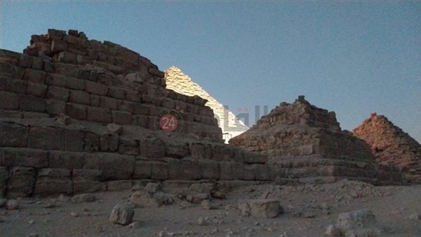 هدم الأهرامات.. مصدر بالآثار يكشف حقيقة الصور المتداولة لهدم آثار ملكات مصر القديمة | صور هدم الأهرامات.. مصدر بالآثار يكشف حقيقة الصور المتداولة لهدم آثار ملكات مصر القديمة | صور