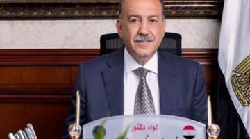 محافظ أسيوط يشهد عقد قران عروسين من دور الأيتام ويوقع كوكيل للعروس