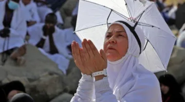 هل تُستثنى المرأة الحائض من أداء الحج؟ «فيديو»