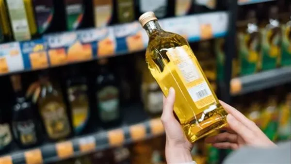 هل زيت عباد الشمس ضار بصحتك؟ العلم يحسم الجدل هل زيت عباد الشمس ضار بصحتك؟ العلم يحسم الجدل