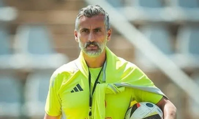 الأهلي يكشف عن طاقمه التدريبي الجديد تحت قيادة ريفيرو.. واستقالة غير متوقعة الأهلي يكشف عن طاقمه التدريبي الجديد تحت قيادة ريفيرو.. واستقالة غير متوقعة