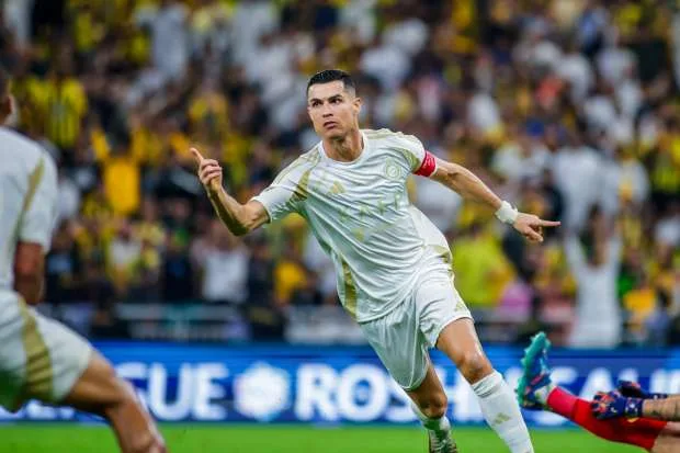 الأهلي يعلق أولاً على انضمام كريستيانو رونالدو قبيل مونديال الأندية (خاص) الأهلي يعلق أولاً على انضمام كريستيانو رونالدو قبيل مونديال الأندية (خاص)