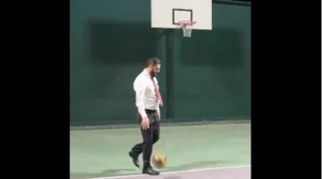 هل قلّد الشرع “مُعلّمه أردوغان”؟.. “الجولاني” يلعب كُرة السلّة على أنغام حماسية وببذلة رسمية فهل وجد الوقت لغير النوم؟ وهل ستضمن “رمياته الثلاثية” عدم ضياع سورية وهل استحقر الشعب السوري بإطلالته أم أسَرَهُ بذكائه وحرفيّته؟