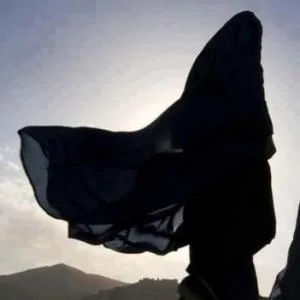 هل يجوز للمعتدة من الوفاة الخروج لقضاء حاجتها وللتنزه؟.. أمين الفتوى يجيب هل يجوز للمعتدة من الوفاة الخروج لقضاء حاجتها وللتنزه؟.. أمين الفتوى يجيب