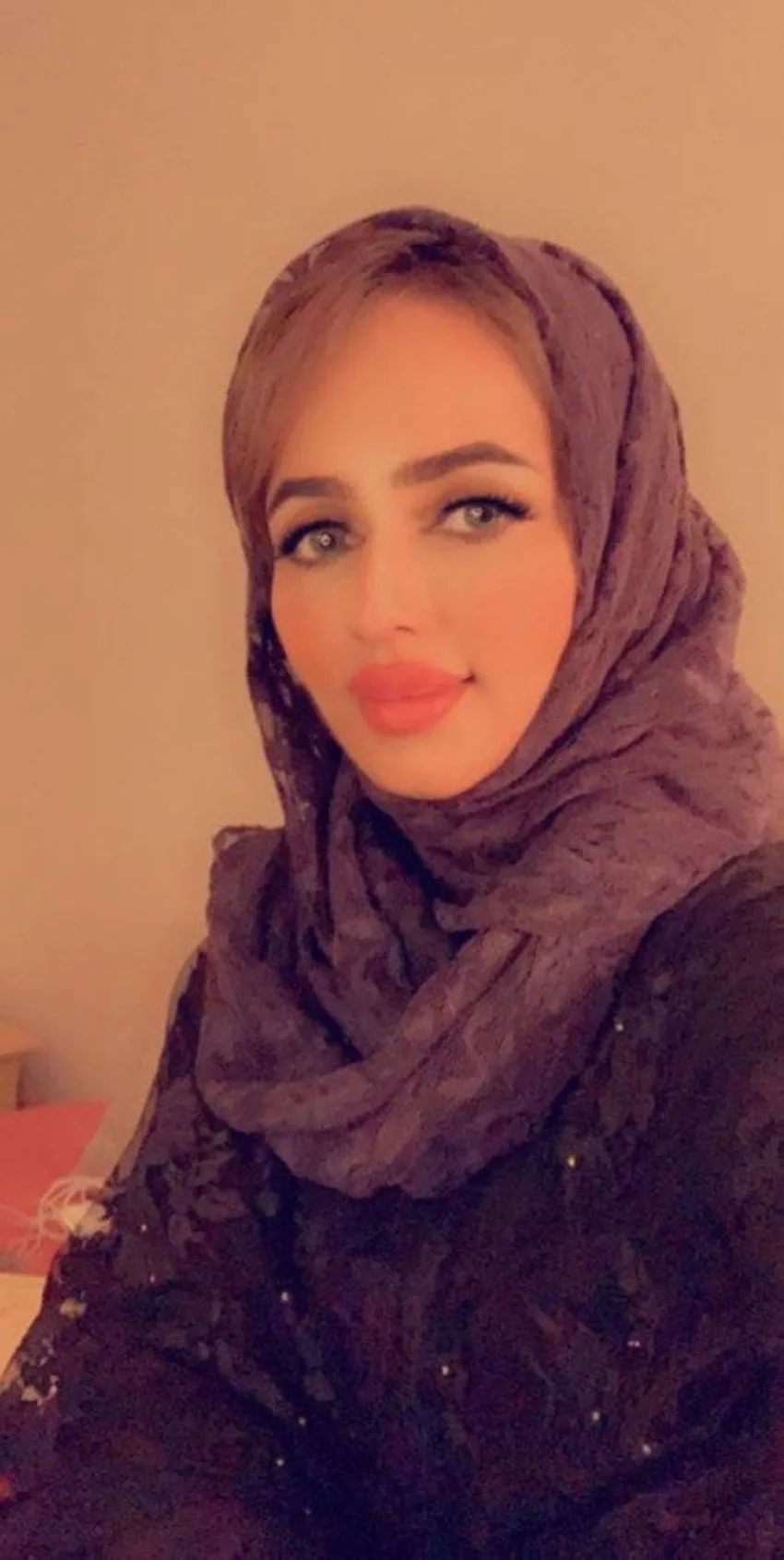 والدة نجلاء قشعر تتلقى العلاج في وحدة العناية المركزة والدة نجلاء قشعر تتلقى العلاج في وحدة العناية المركزة