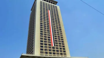 وزارة الخارجية تتابع موقف السفينة العالقة قبالة السواحل الإماراتية وتقل بحارة مصريين