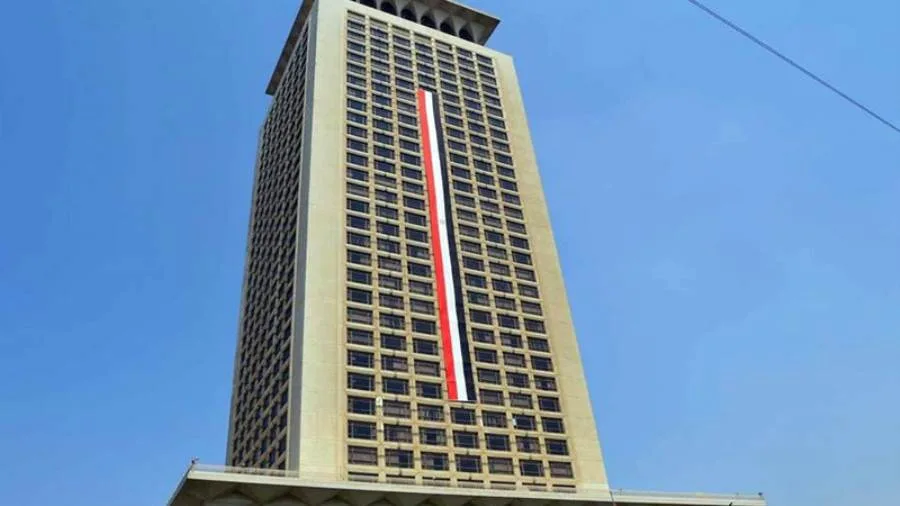 وزارة الخارجية تتابع موقف السفينة العالقة قبالة السواحل الإماراتية وتقل بحارة مصريين وزارة الخارجية تتابع موقف السفينة العالقة قبالة السواحل الإماراتية وتقل بحارة مصريين