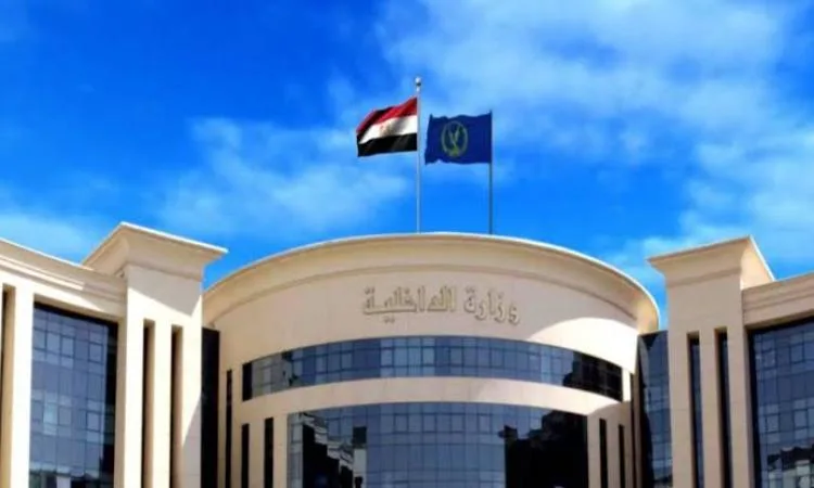 وزارة الداخلية توضح حقيقة ادعاء شخص بمقتل ابن عمه على يد مهربي مخدرات وزارة الداخلية توضح حقيقة ادعاء شخص بمقتل ابن عمه على يد مهربي مخدرات